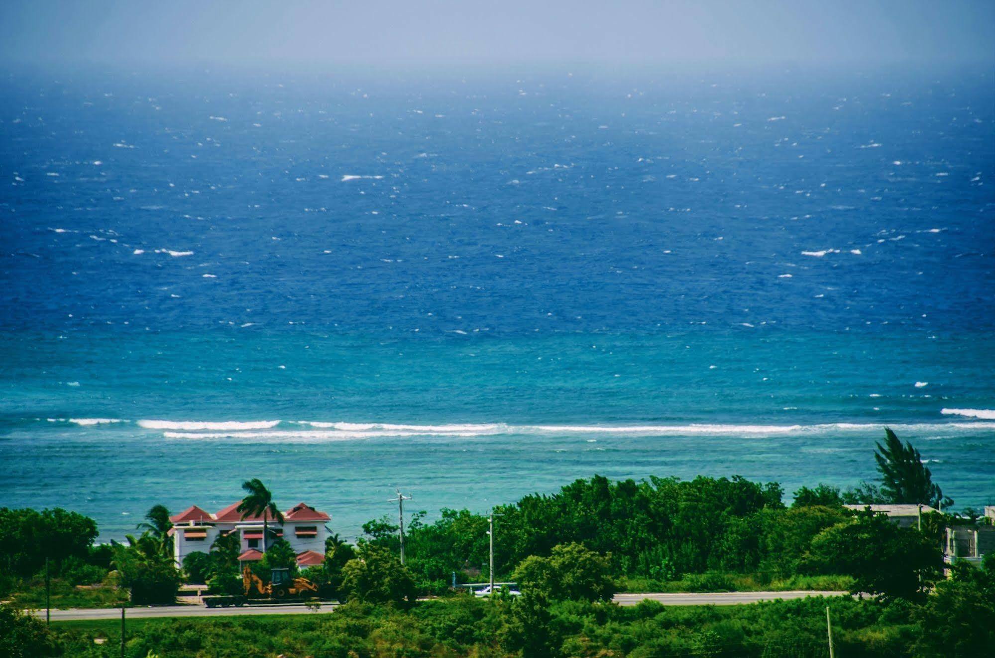 Emerald View Resort Villa Teluk Montego Bagian luar foto